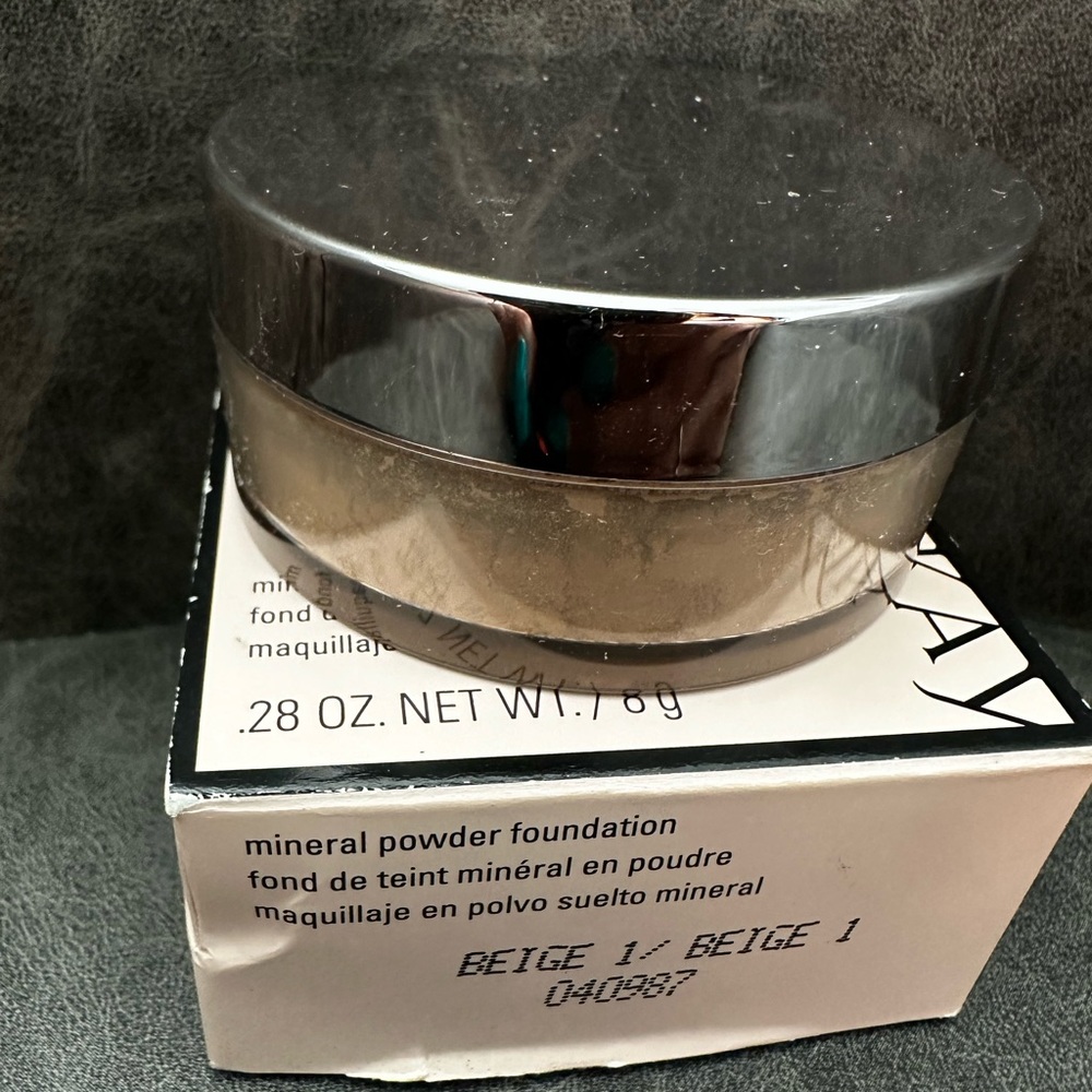 Mary Kay Mineral Powder Foundation in beige 1